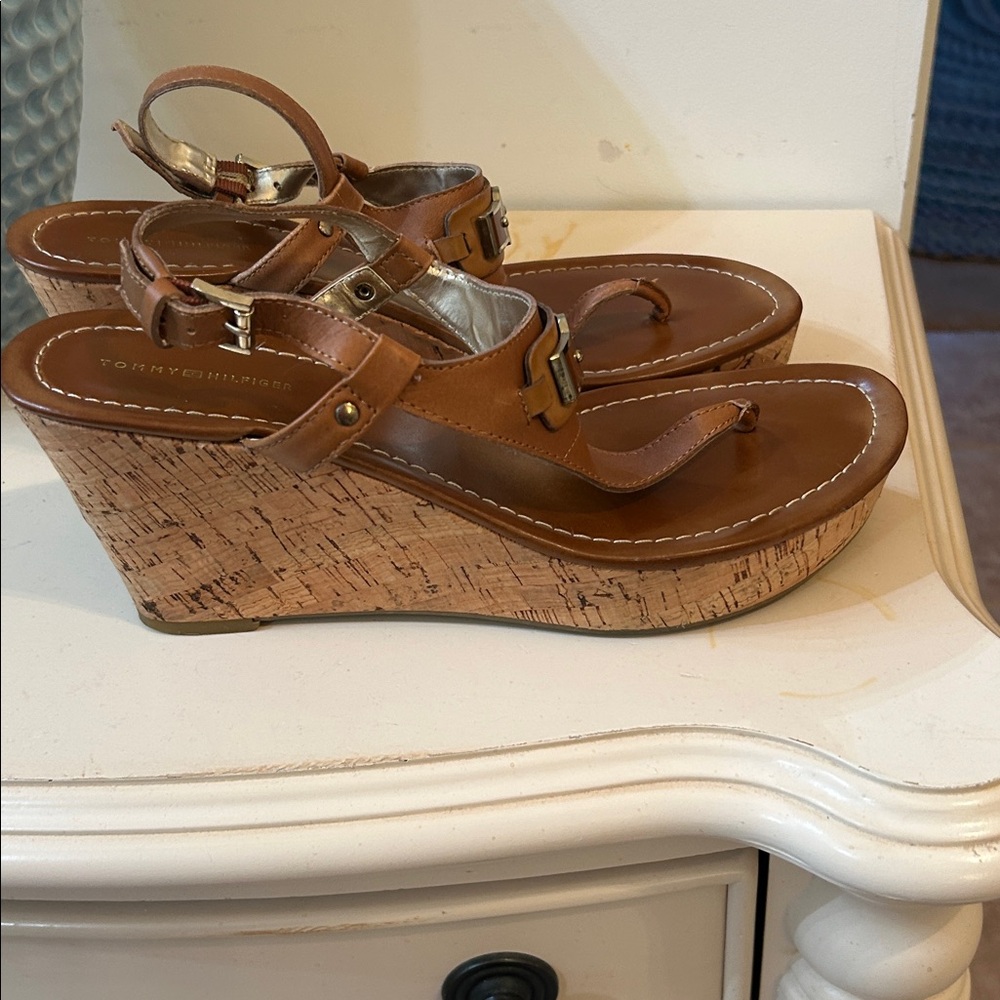TOMMY HILFIGER SZ 11 Brown Leather Wedge Sandals - Picture 2 of 6